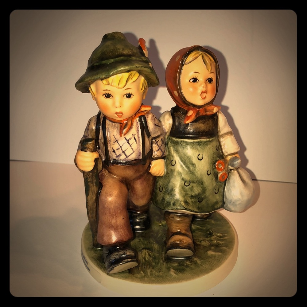 Goebel Hummel Going Home Collectible